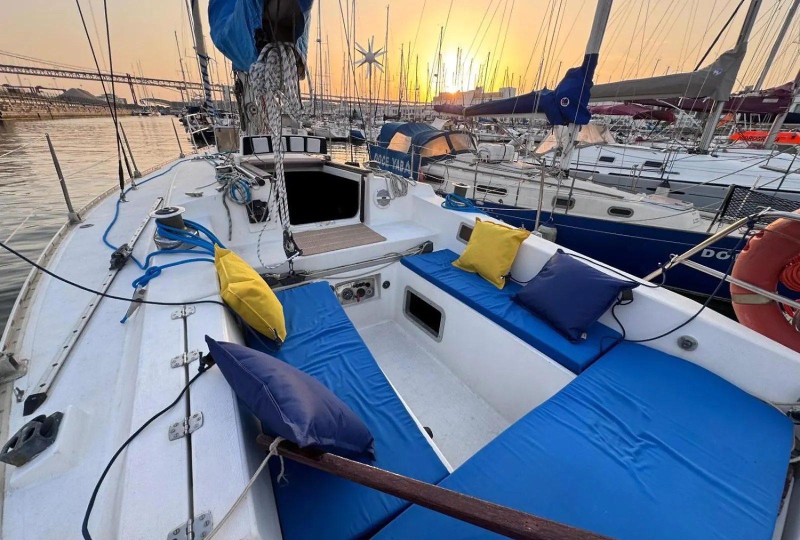 Lisbon Cosy Boat Hotel