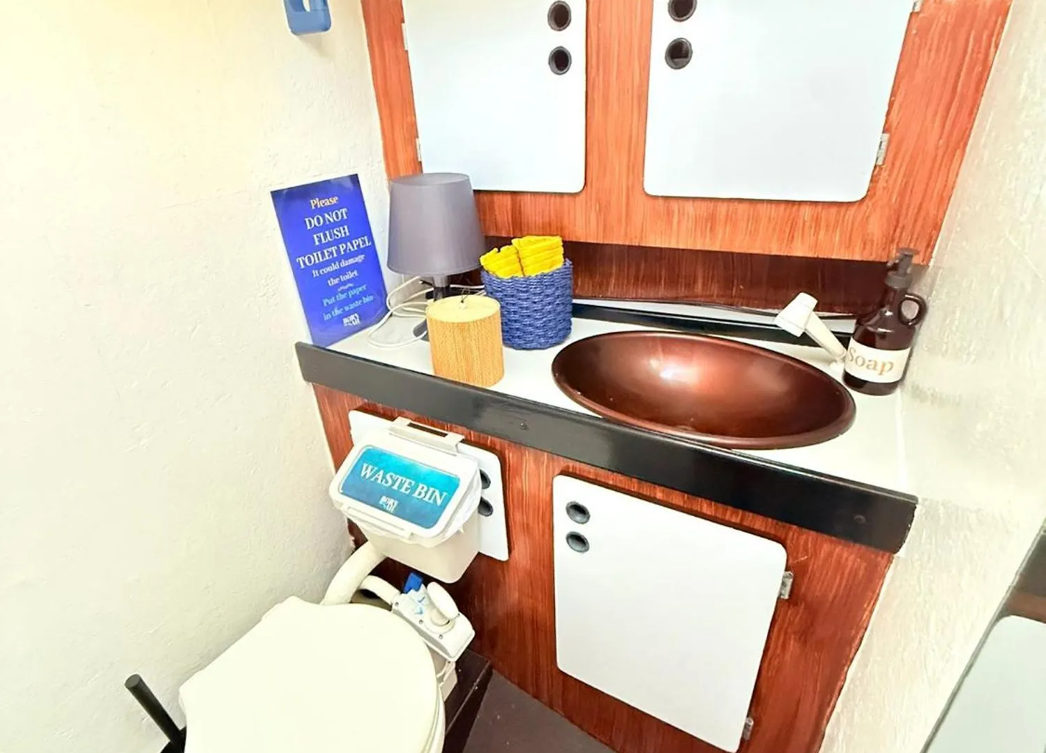 Lisbon Cosy Boat Hotel