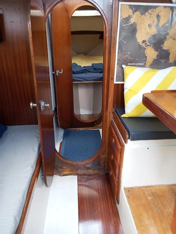 Botel Lisbon Cosy Boat Hotel