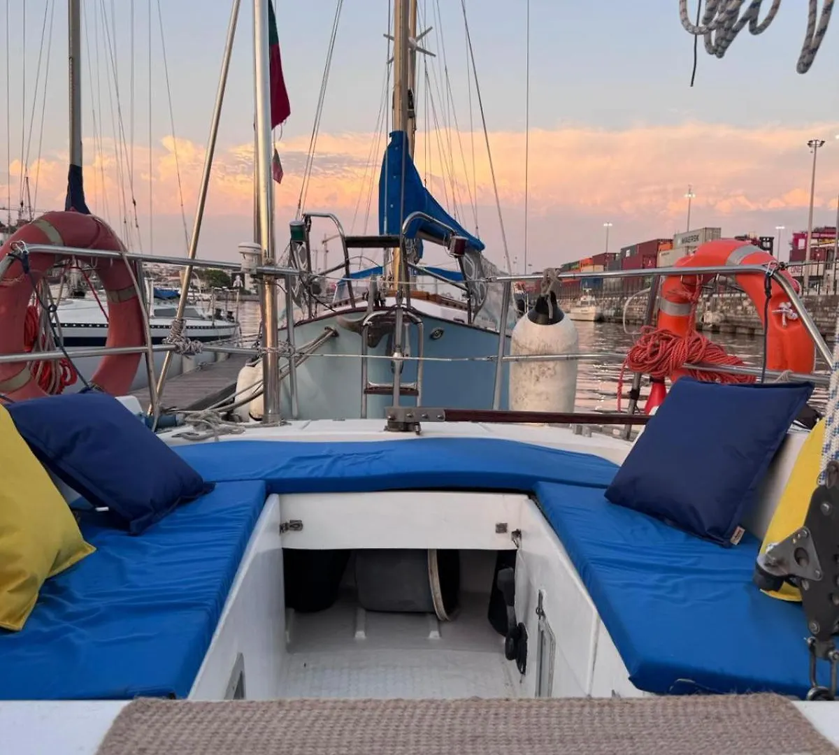 فندق Lisbon Cosy Boat 0*,  البرتغال